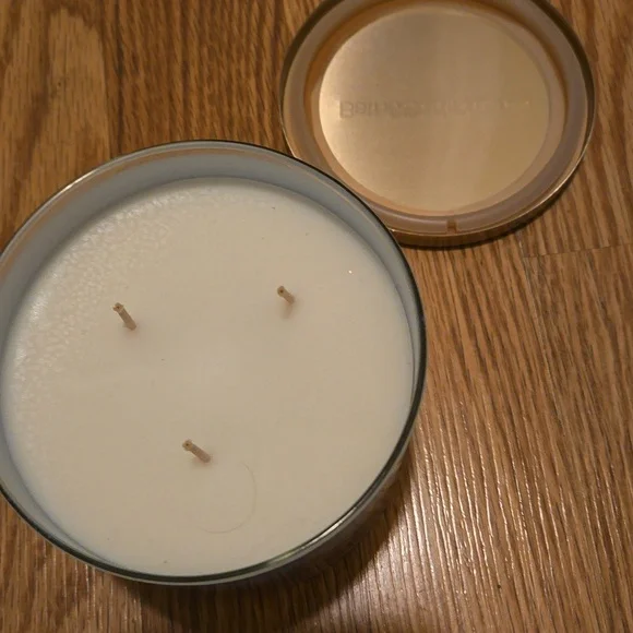 Winter 3-Wick Candle - Picture 3 of 3